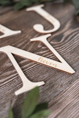 Buchstabe Holz / Tischkärtchen / Platzkarte / Namenkarte / personalisiert